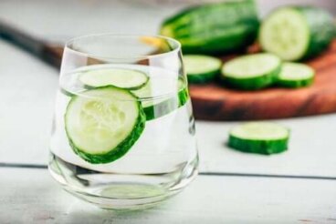 Acqua di cetriolo contro la ritenzione idrica