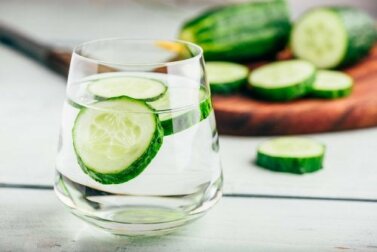 Acqua di cetriolo contro la ritenzione idrica