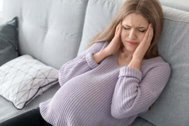 Donna incinta depressa.