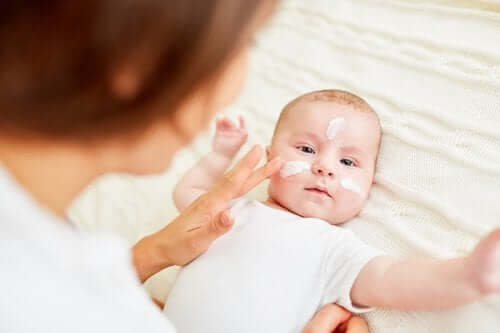 Neonato con sudamina.