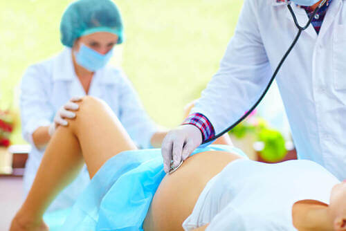 Visita ginecologica donna incinta.