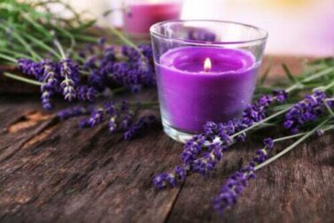 Realizzare un portacandele con fiori di lavanda