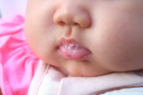Curiosità sulla saliva: quali funzioni svolge?