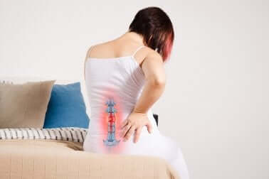 Radiografia lombare: donna con mal di schiena.
