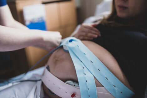 Donna incinta contrazioni.