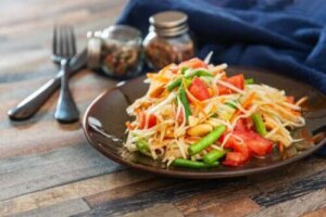 Insalata di papaya: ricetta veloce e deliziosa