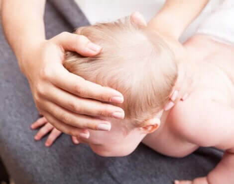 Controllare testa del neonato.