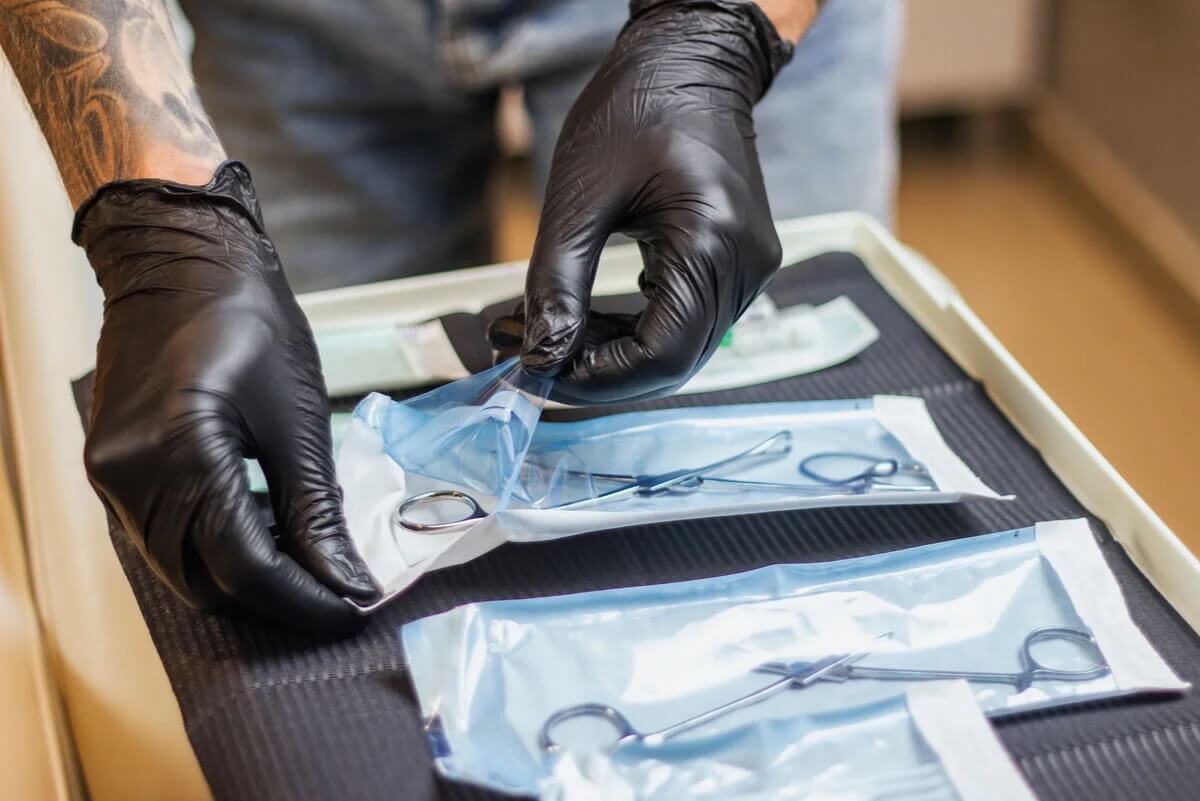 Materiali perforazione piercing.