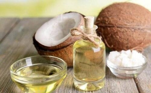 Olio di cocco per la cura del corpo: 5 modi per usarlo