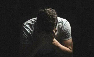 Persona autodistruttiva: come riconoscerla