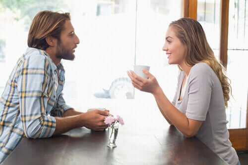 Conversazione tra due persone.