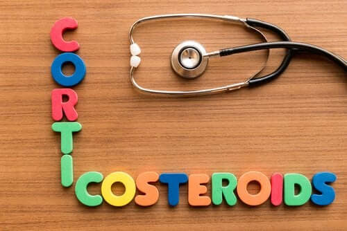 Dermatite e corticosteroidi.