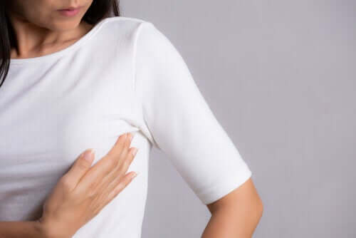 Dolore sotto il seno: possibili cause