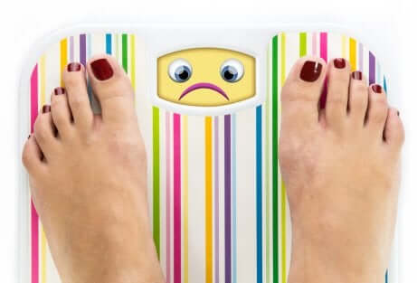 Piedi sulla bilancia.