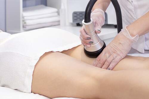 Donna che riceve un trattamento in una spa.