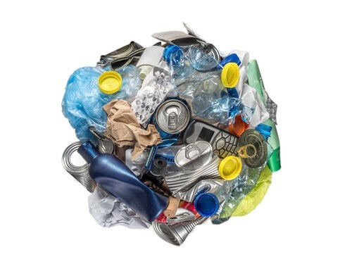 Inquinamento da plastica: raccolta non differenziata.