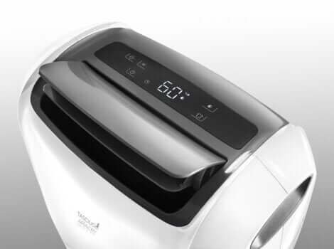 Regalare un umidificatore portatile a un amante dei viaggi.