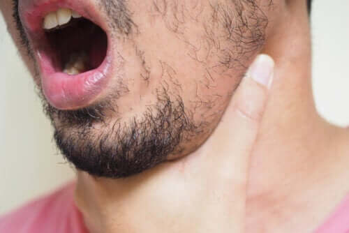 Lisca incastrata in gola: cosa fare?