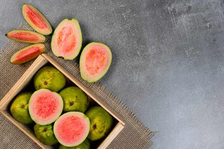 La guava è tra la frutta a basso contenuto di carboidrati.