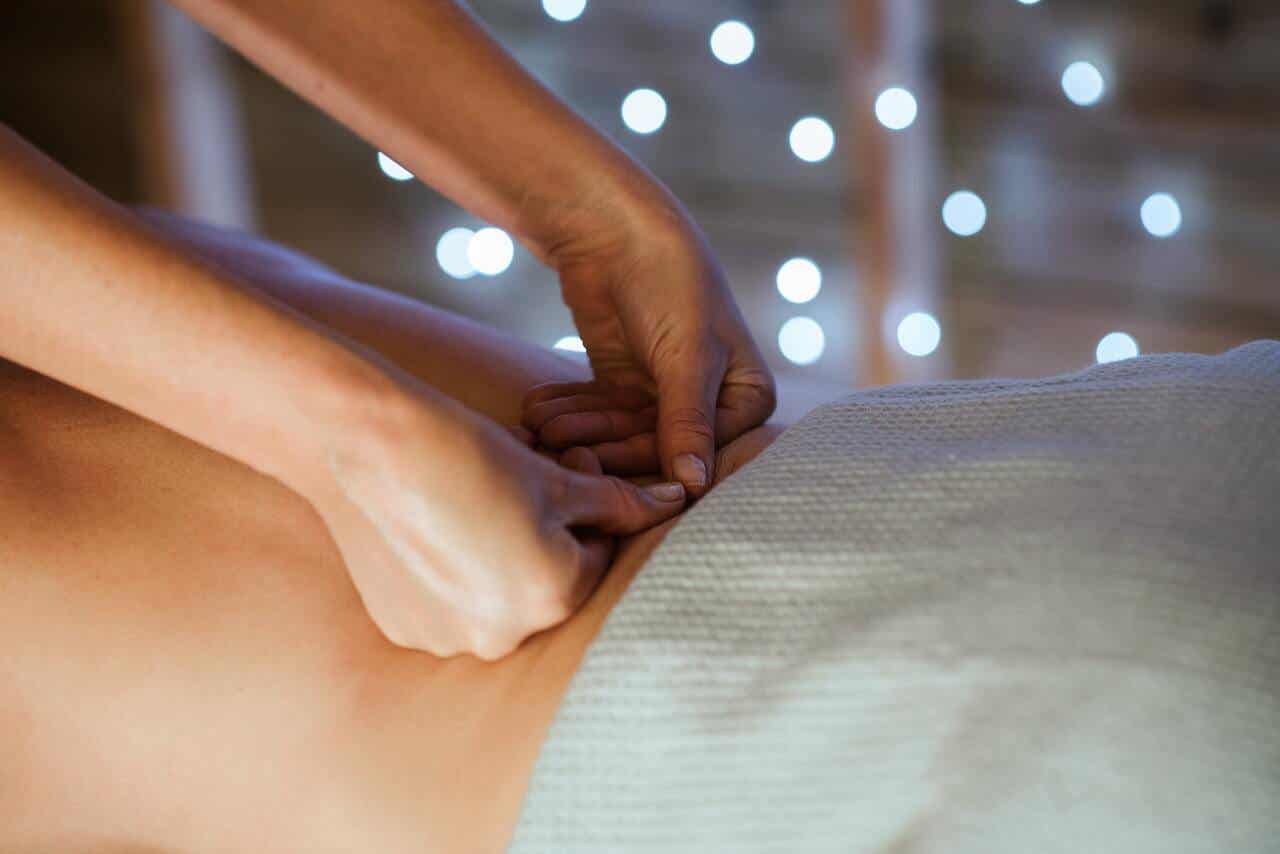 L'olio di copaiba può essere usato come olio da massaggio per alleviare la tensione muscolare.
