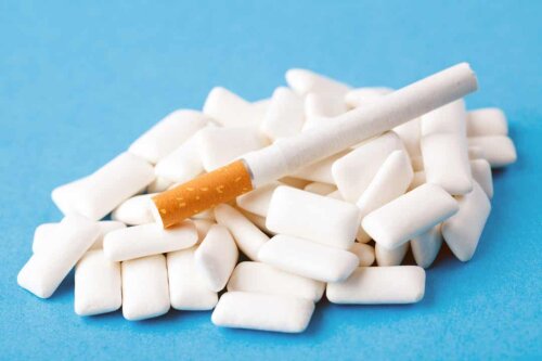 Sigaretta e gomme alla nicotina.