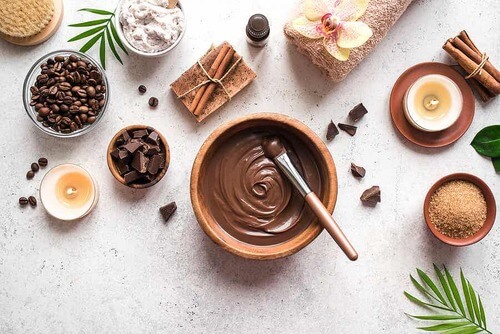 Maschera al cioccolato per il viso.