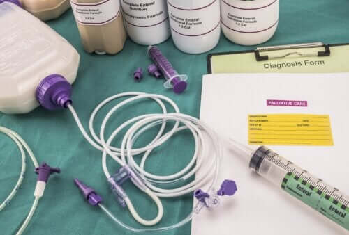 Nutrizione e idratazione artificiale: rischi e benefici