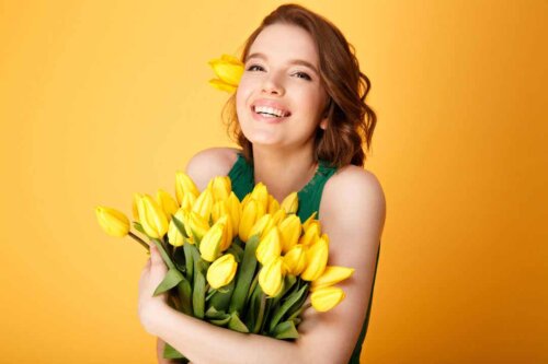 Ragazza con fiori.