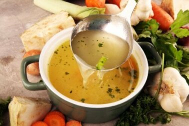 Dieta di liquidi chiari: cos'è e quando è consigliata?
