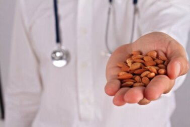 Amigdalina o laetrile: usi, proprietà e rischi