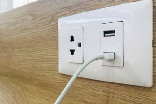 Come installare una presa con ingresso USB?