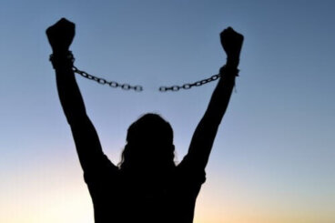 Praticare il distacco emotivo: 5 consigli