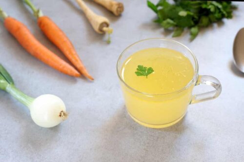 Succo di verdure nella dieta di liquidi chiari.