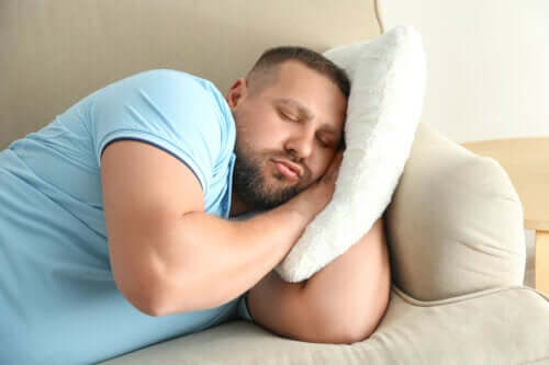 Stare svegli fino a tardi aumenta il rischio di obesità