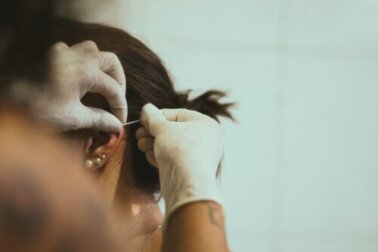 Piercing all'orecchio: tipi e possibili rischi