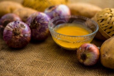 Shampoo alla cipolla, alleato di bellezza: funziona?