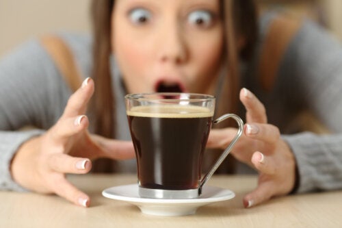 Troppa caffeina: come reagisce il nostro corpo?