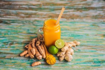 Trattare il dolore articolare con la curcuma e lo zenzero