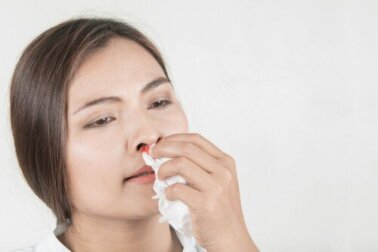 Perdita di sangue dal naso: come comportarsi?