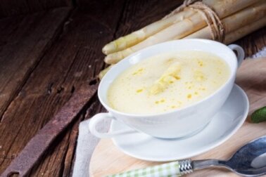 Crema calda di asparagi con le vongole