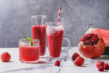 Smoothie alle fragole e melograno
