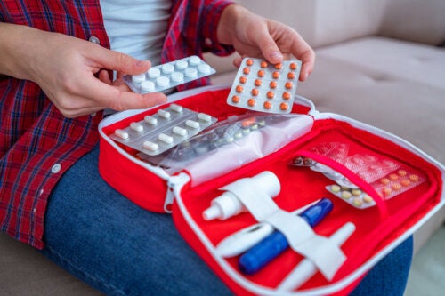 Viaggiare con i farmaci: cosa considerare per evitare contrattempi