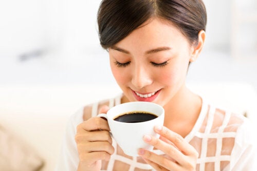 Sapevate che il cervello ama il caffè? Lo aiuta a restare giovane!