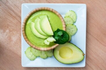 Zuppa cremosa di avocado: una ricetta facile
