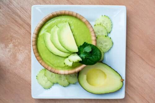 Zuppa cremosa di avocado: una ricetta facile