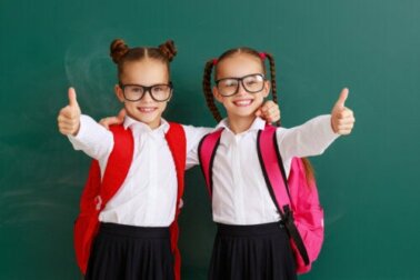 Gemelli in classe: meglio insieme o separati?
