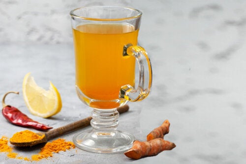 Tè detox al pepe di Cayenna, zenzero e curcuma