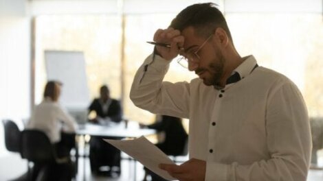 Sindrome di Salomone: reprimersi per paura di emergere