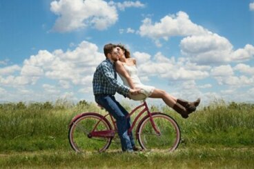 Perché alcune persone si innamorano così facilmente?