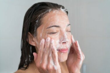 Cura della pelle con un budget limitato: i consigli dell'American Academy of Dermatology